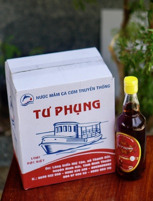 Nước mắm cá cơm truyền thống Tư Phụng loại đặc biệt 6 CHAI x 500ml