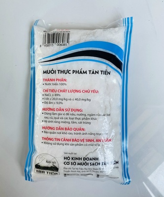 Muối hạt sạch kết tinh trên nền bạt nhựa HDPE