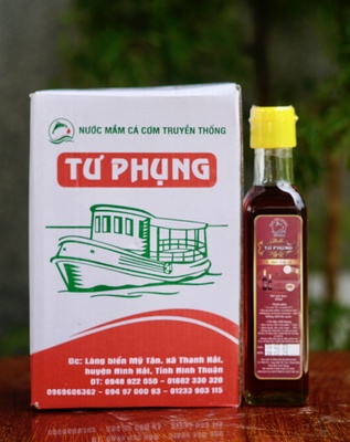 Nước mắm cá cơm truyền thống Tư Phụng loại THƯỢNG HẠNG 6 CHAI x 250ml