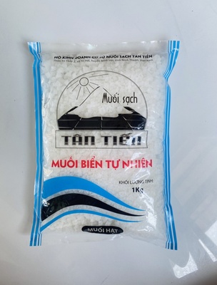 Muối hạt sạch kết tinh trên nền bạt nhựa HDPE