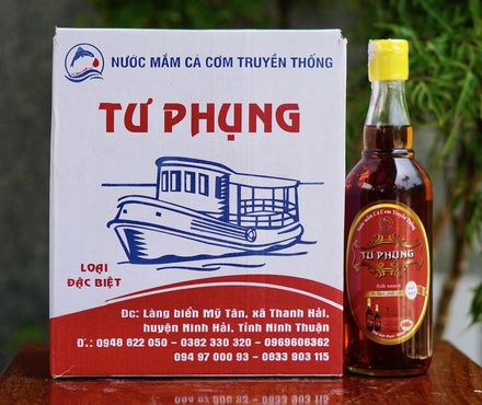 Nước mắm cá cơm truyền thống Tư Phụng loại đặc biệt 6 CHAI x 500ml