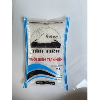 Muối hạt 3 mm kết tinh trên nền bạt nhựa HDPE