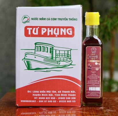 Nước mắm cá cơm truyền thống Tư Phụng loại THƯỢNG HẠNG 6 CHAI x 250ml